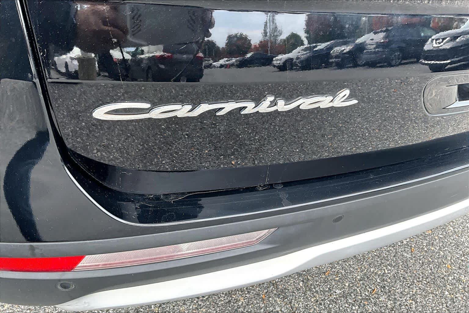 Used 2022 Kia Carnival LX FWD image 29