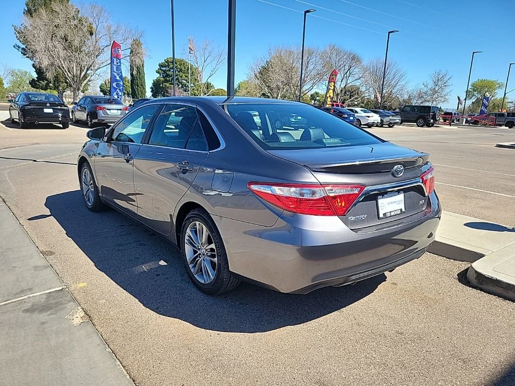 Used 2017 Toyota Camry SE image 5