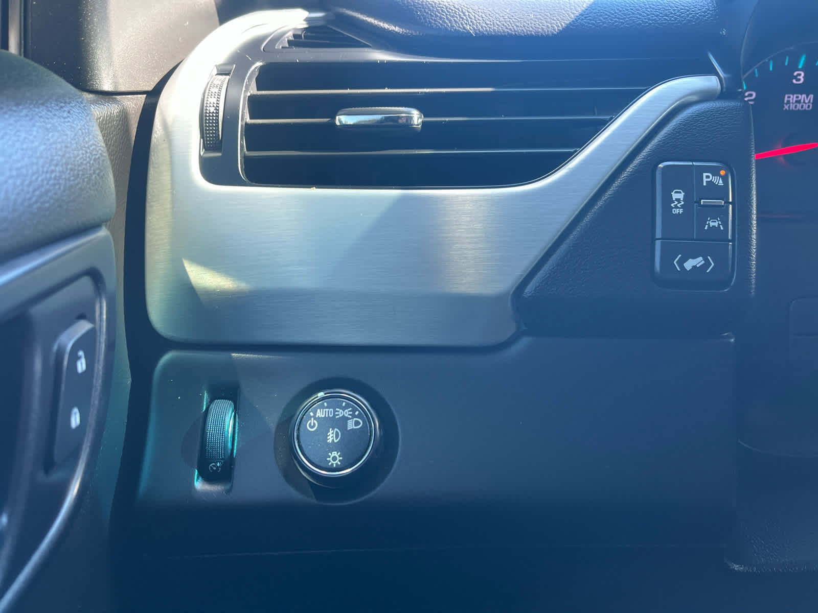 Used 2019 GMC Yukon SLT image 30