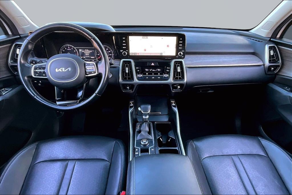 Used 2022 Kia Sorento EX w/ Panoramic Sunroof Package image 6