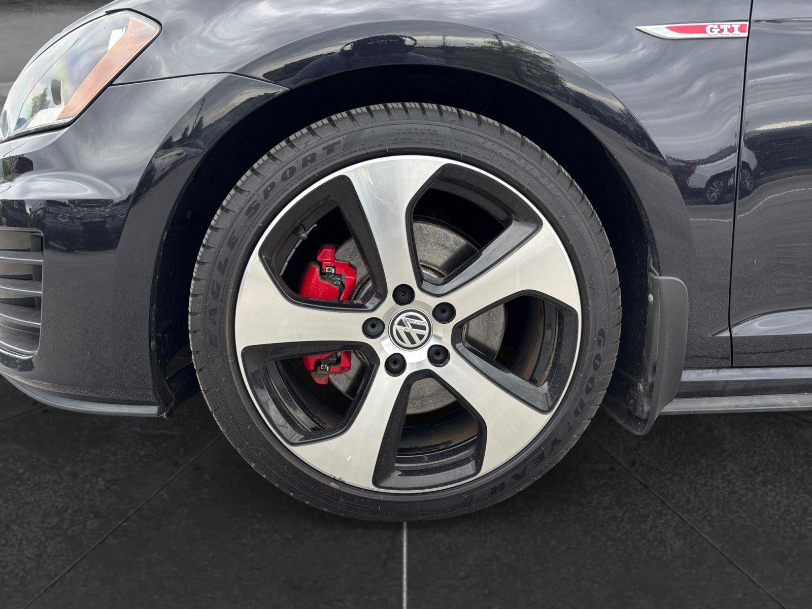 Used 2016 Volkswagen GTI SE FWD image 9