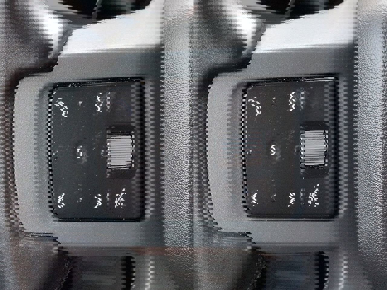 Used 2023 Land Rover Defender 110 X-Dynamic SE image 26