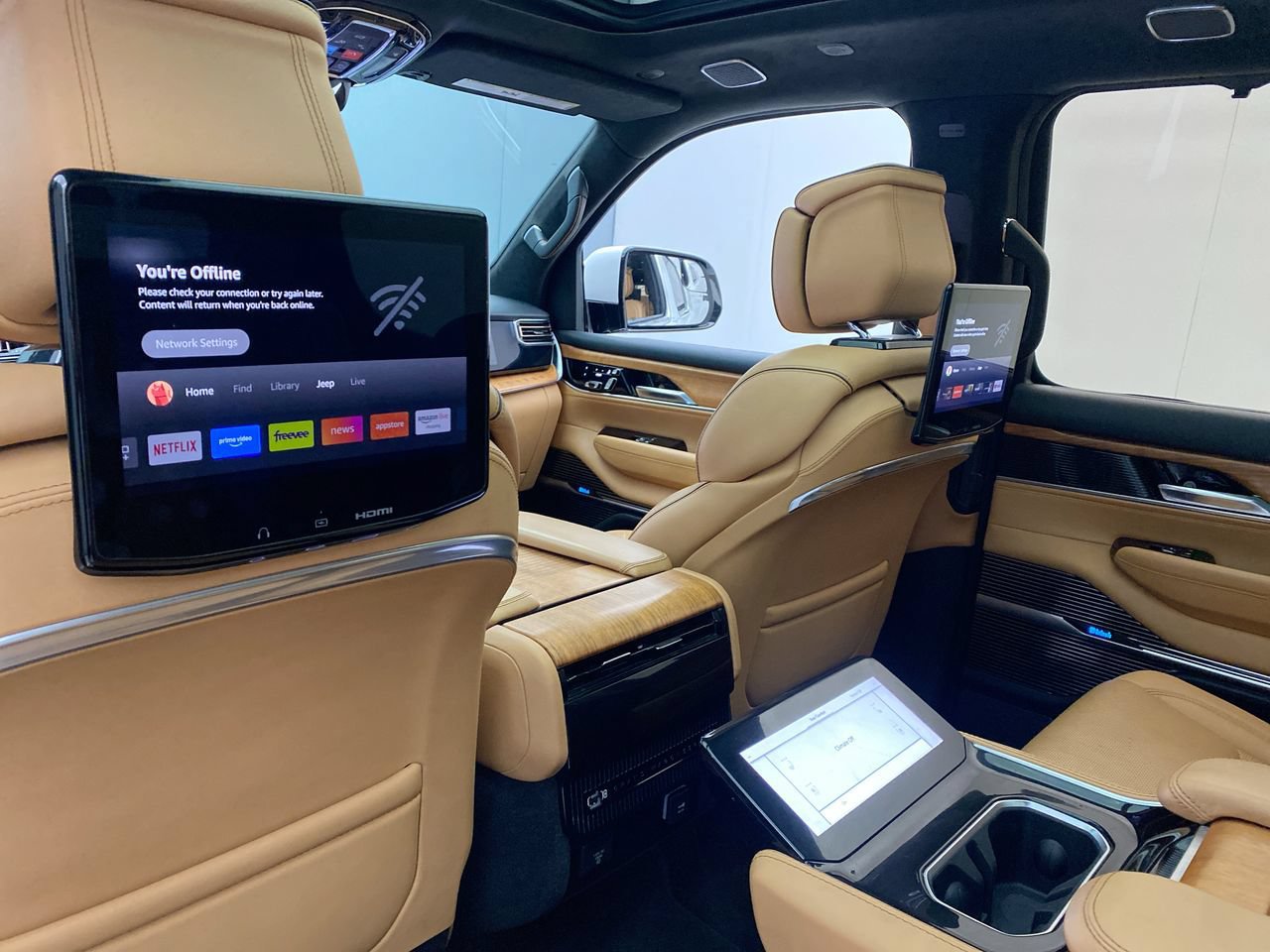 Used 2022 Jeep Grand Wagoneer Series III w/ Rear Seat Video Group 1 AWD/4WD image 29