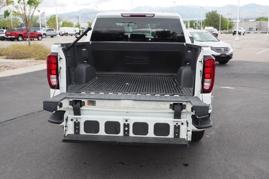 Used 2022 GMC Sierra 1500 Elevation w/ Driver Alert Package I AWD/4WD image 17