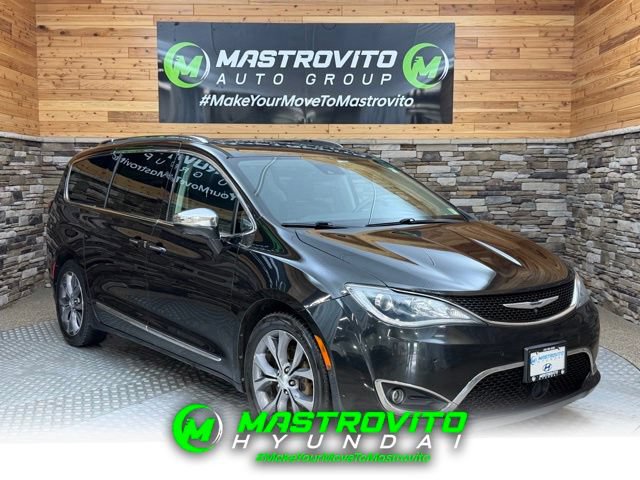 Used 2017 Chrysler Pacifica Limited w/ UConnect Theater Package FWD image 1