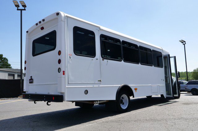 Used 2017 Ford F550 2WD Regular Cab Super Duty image 7