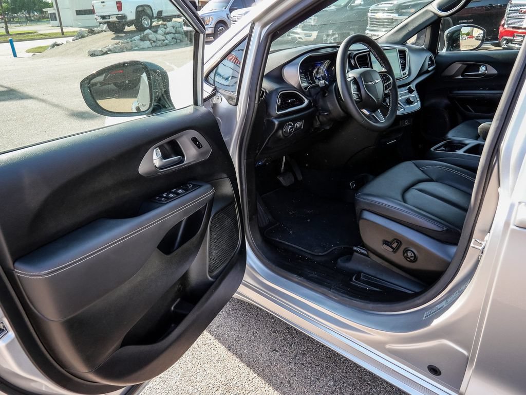 Used 2026 Chrysler Pacifica Select FWD image 30