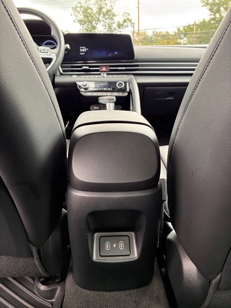 Used 2025 Hyundai Elantra Limited FWD image 15