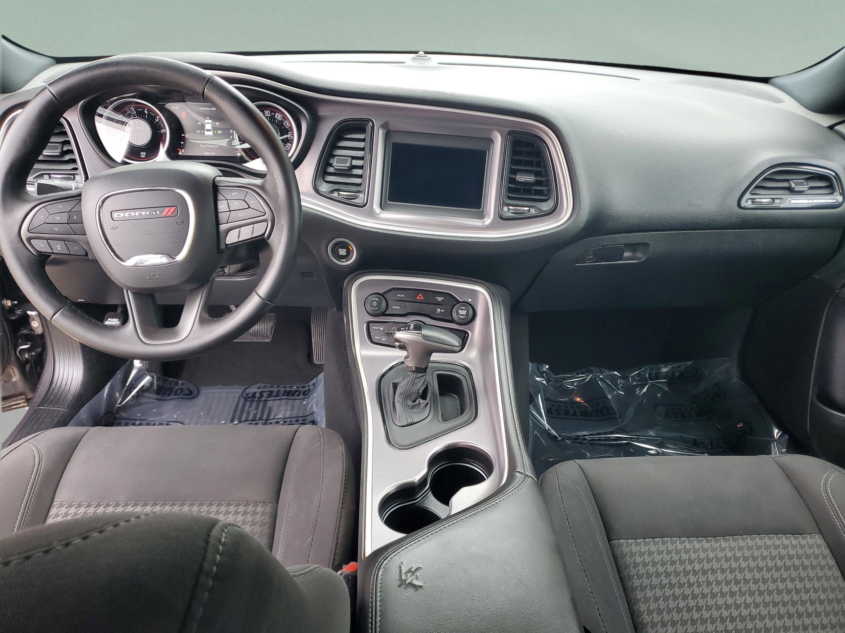 Used 2019 Dodge Challenger SXT image 8