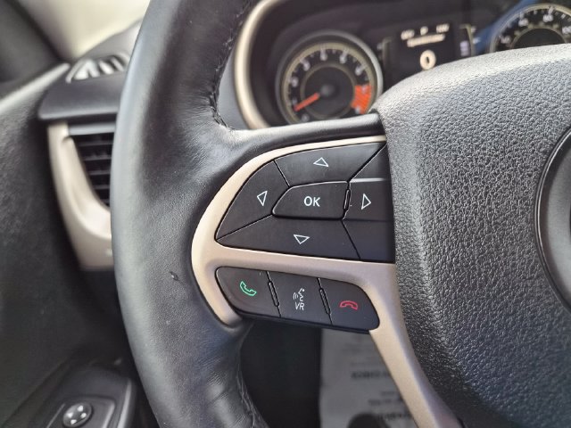 Used 2015 Jeep Cherokee Latitude w/ Comfort/Convenience Group AWD/4WD image 17