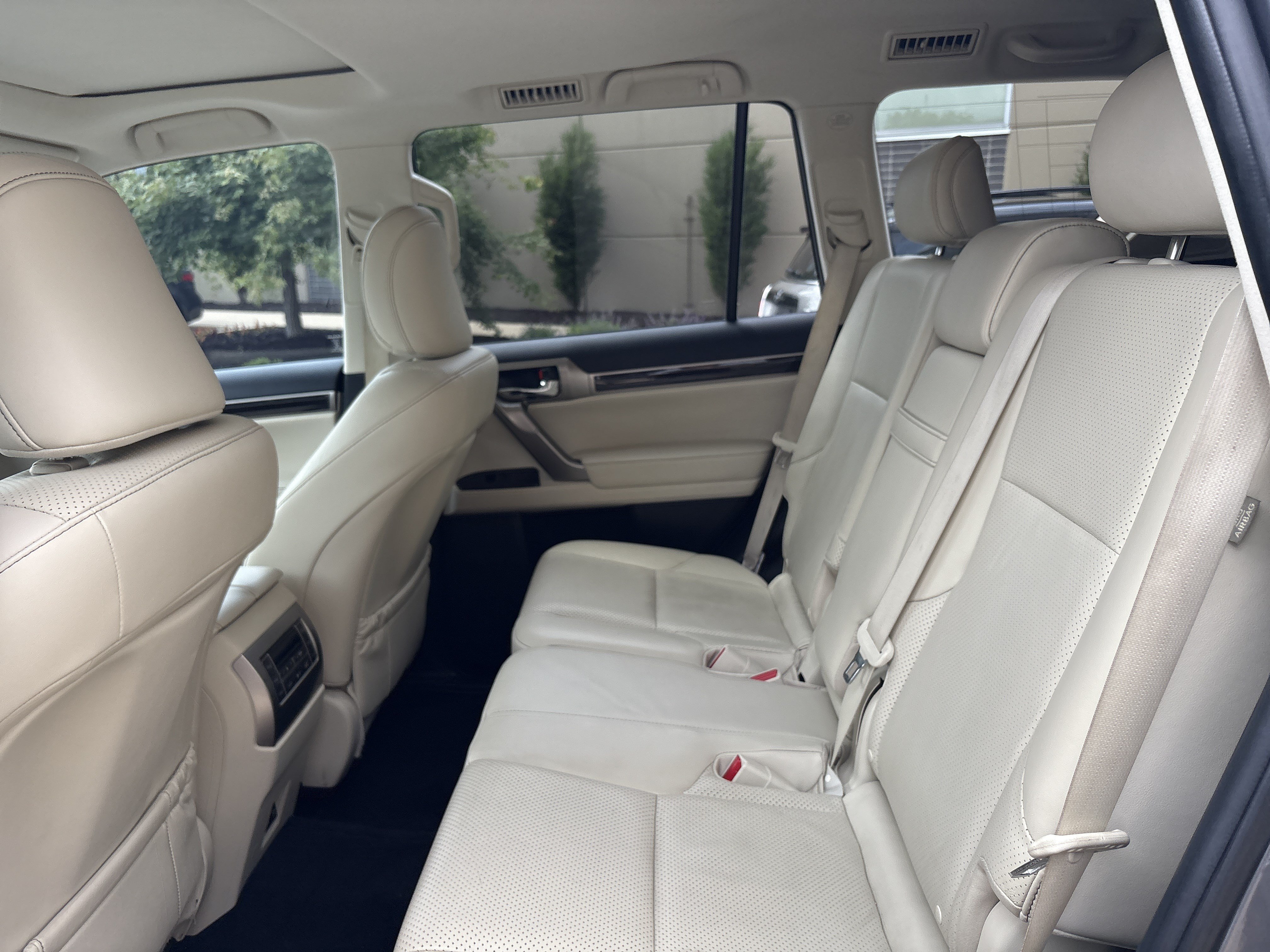 Used 2021 Lexus GX 460 Luxury w/ Off Road Package AWD/4WD image 29