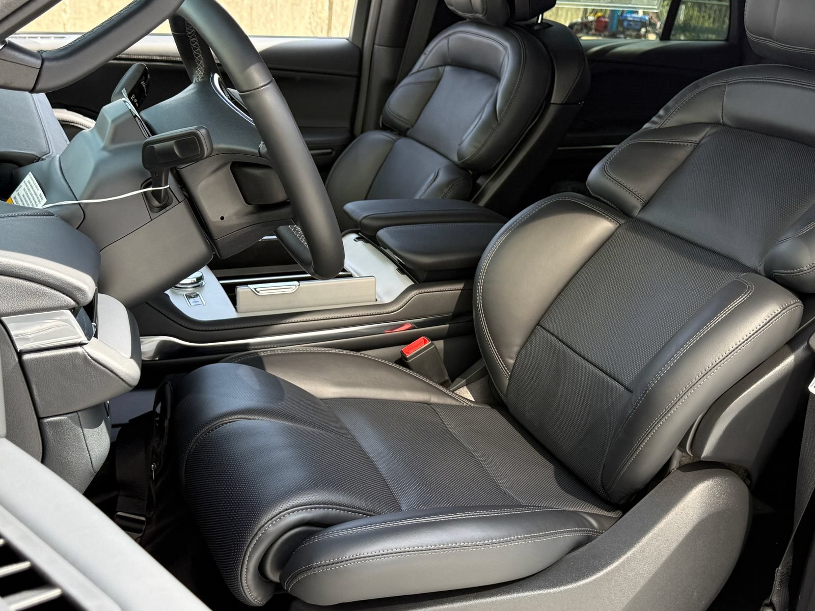 New 2026 Lincoln Navigator Reserve w/ Jet Appearance Package AWD/4WD image 25