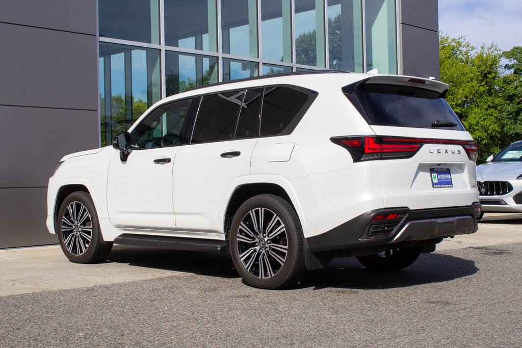 Used 2024 Lexus LX 600 4WD w/ Luxury Package image 8