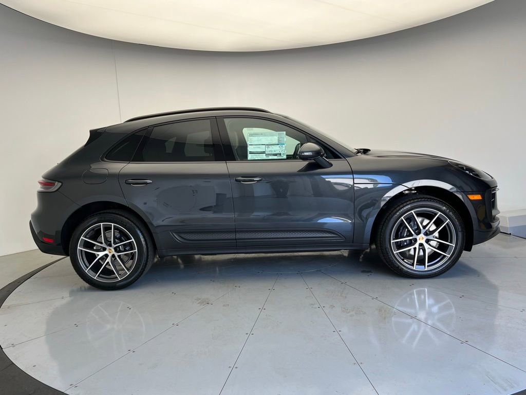 Used 2025 Porsche Macan image 23