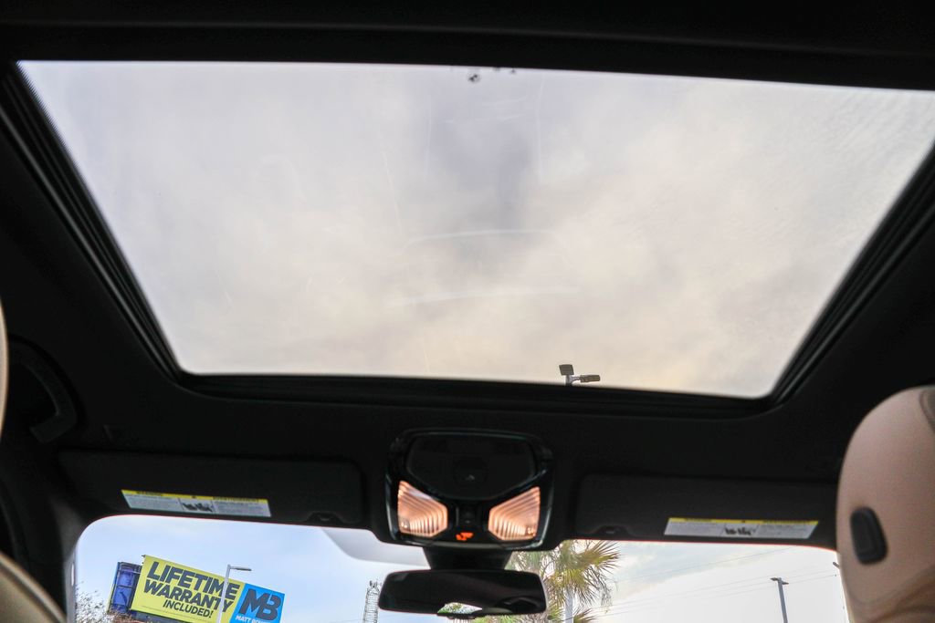 Used 2020 BMW 330i Sedan w/ Premium Package image 12