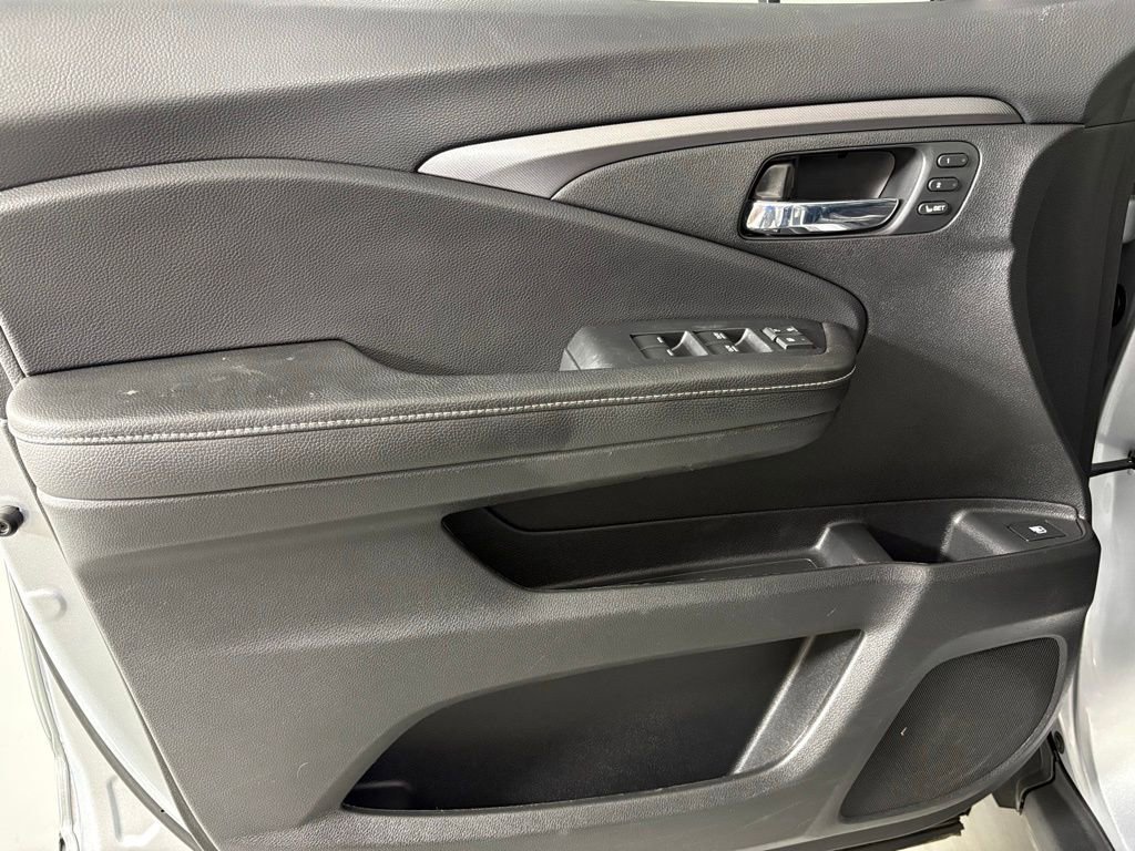 Used 2025 Honda Ridgeline RTL image 13