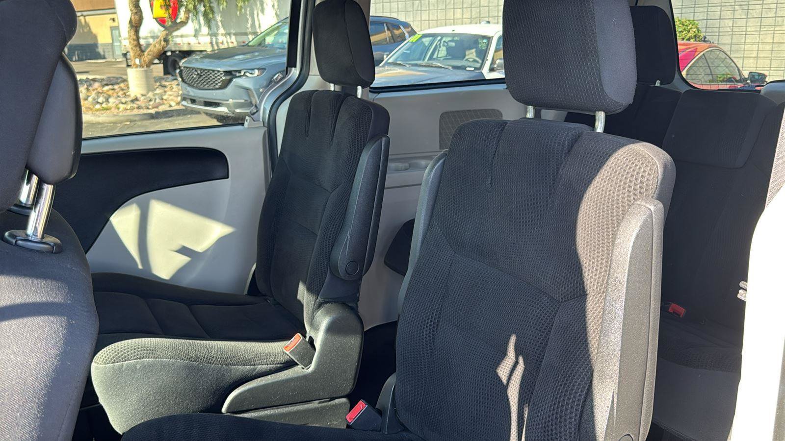 Used 2019 Dodge Grand Caravan SE FWD image 20