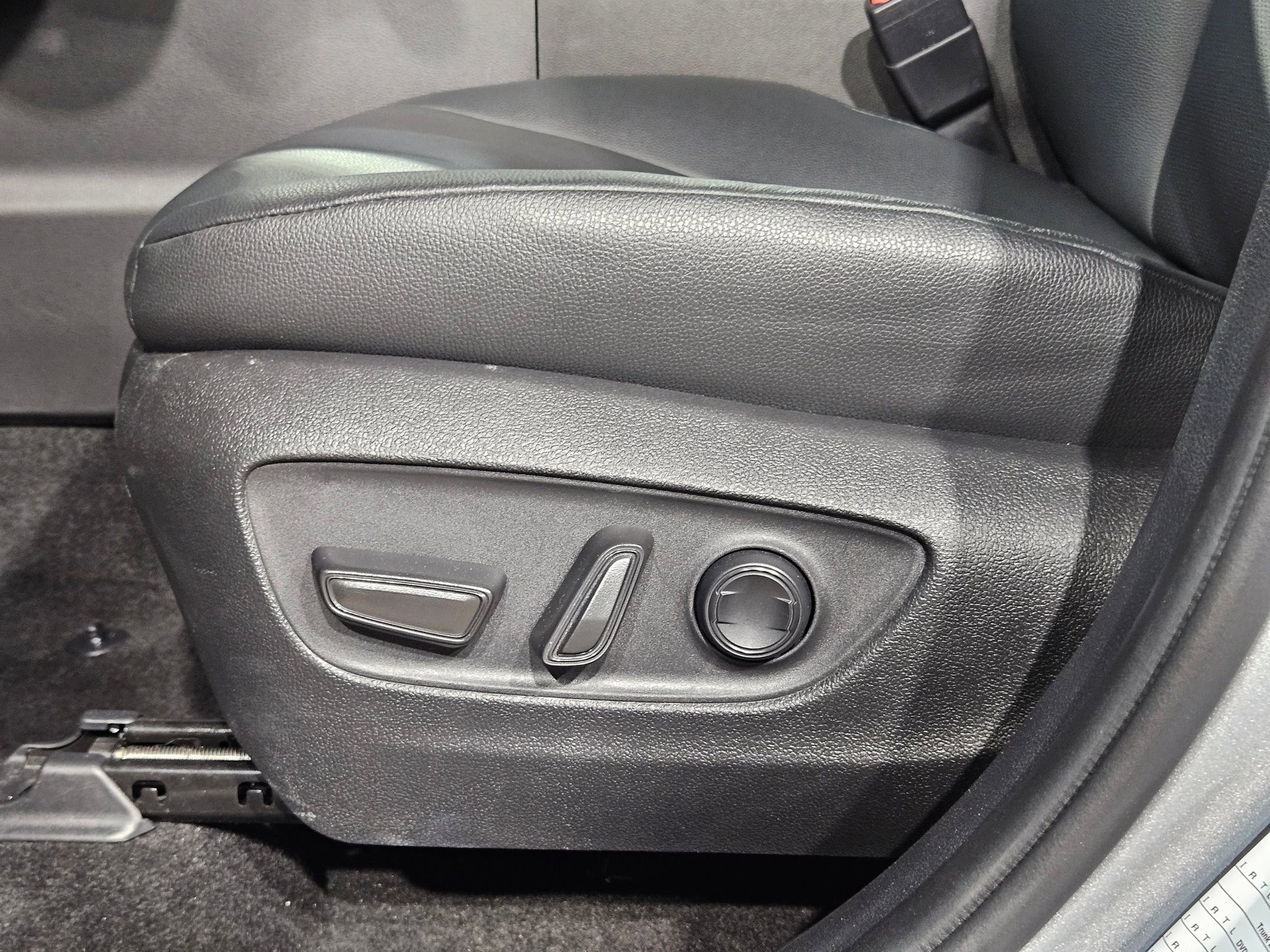 Used 2025 Toyota Grand Highlander AWD image 23