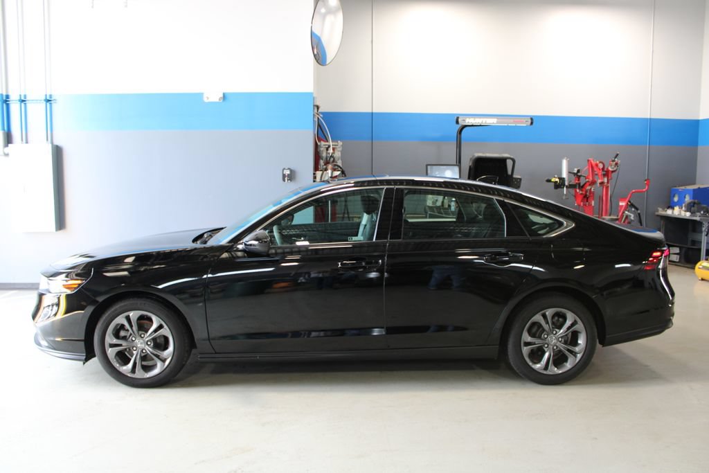 Used 2023 Honda Accord EX image 9