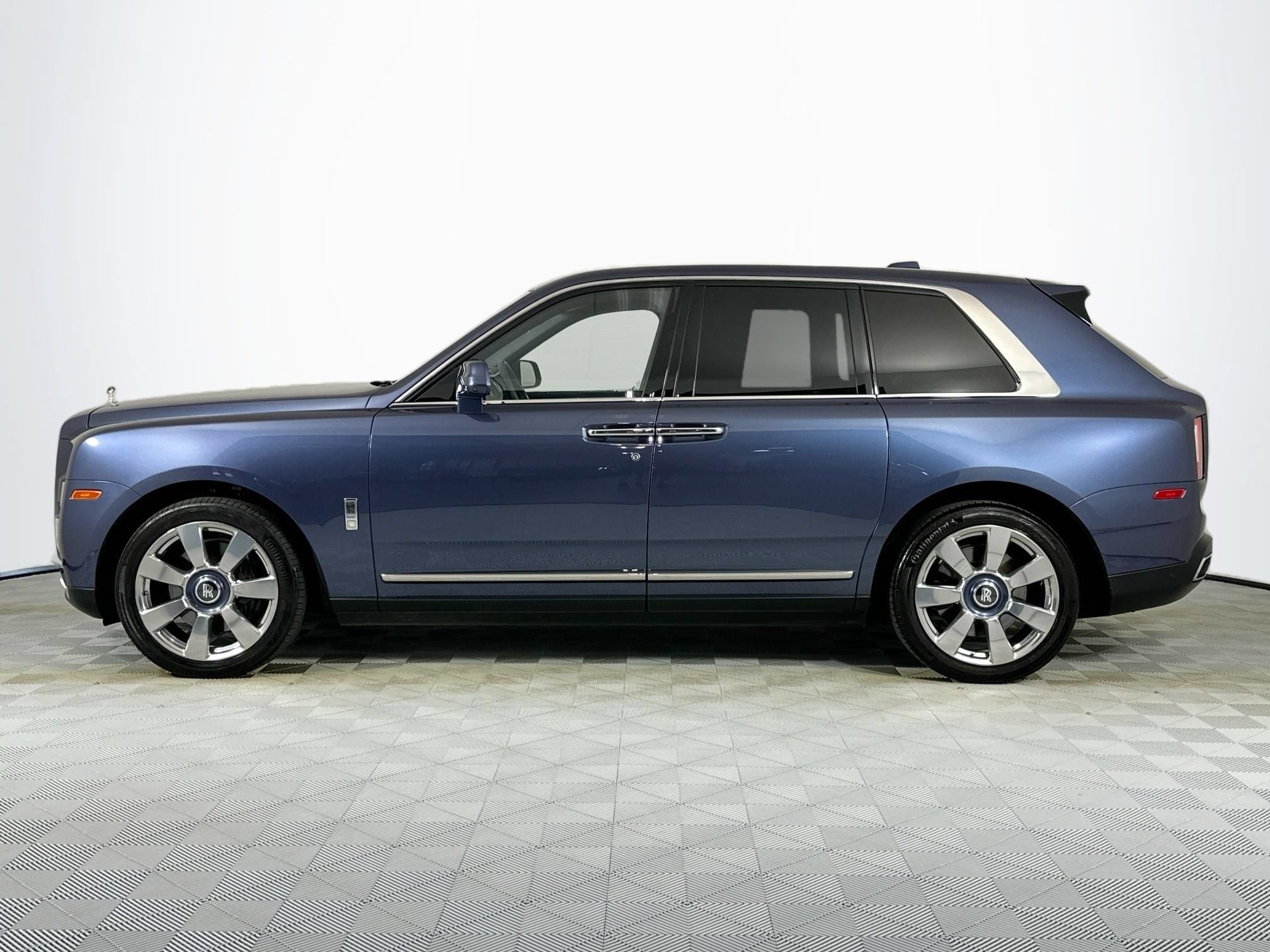 Certified 2019 Rolls-Royce Cullinan AWD/4WD image 3