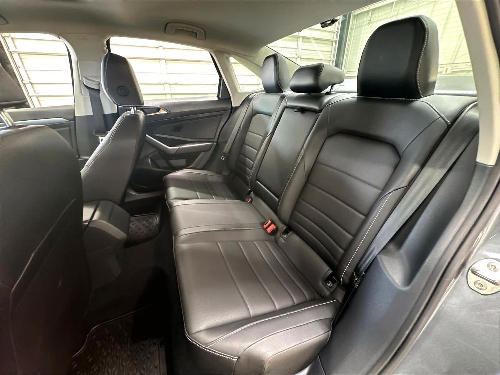 Used 2023 Volkswagen Jetta SE w/ Panoramic Sunroof Package FWD image 24