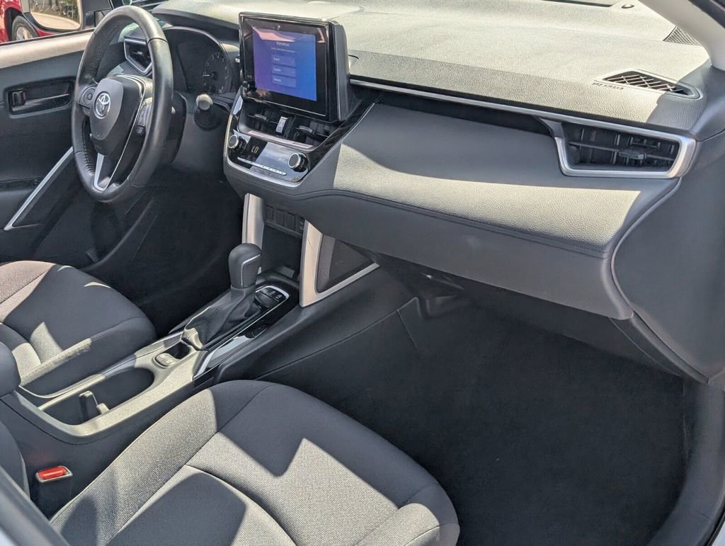 Used 2024 Toyota Corolla Cross LE w/ Moonroof Package image 17