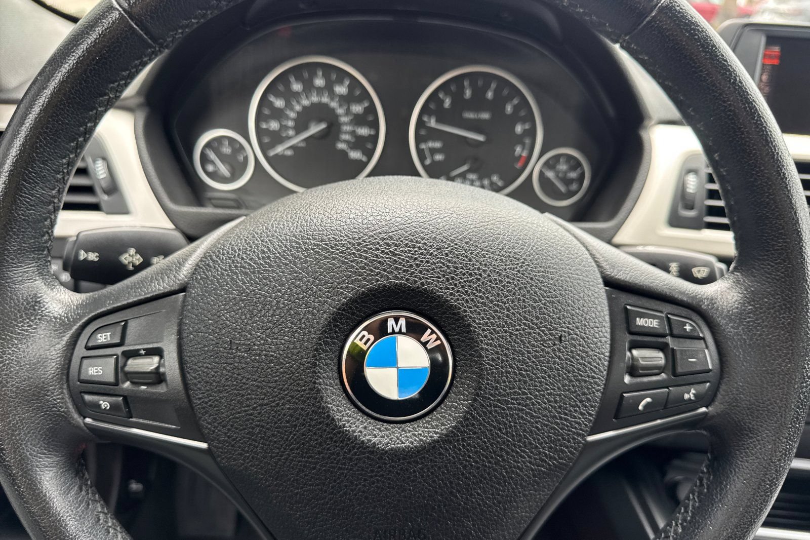 Used 2015 BMW 320i xDrive Sedan AWD/4WD image 22