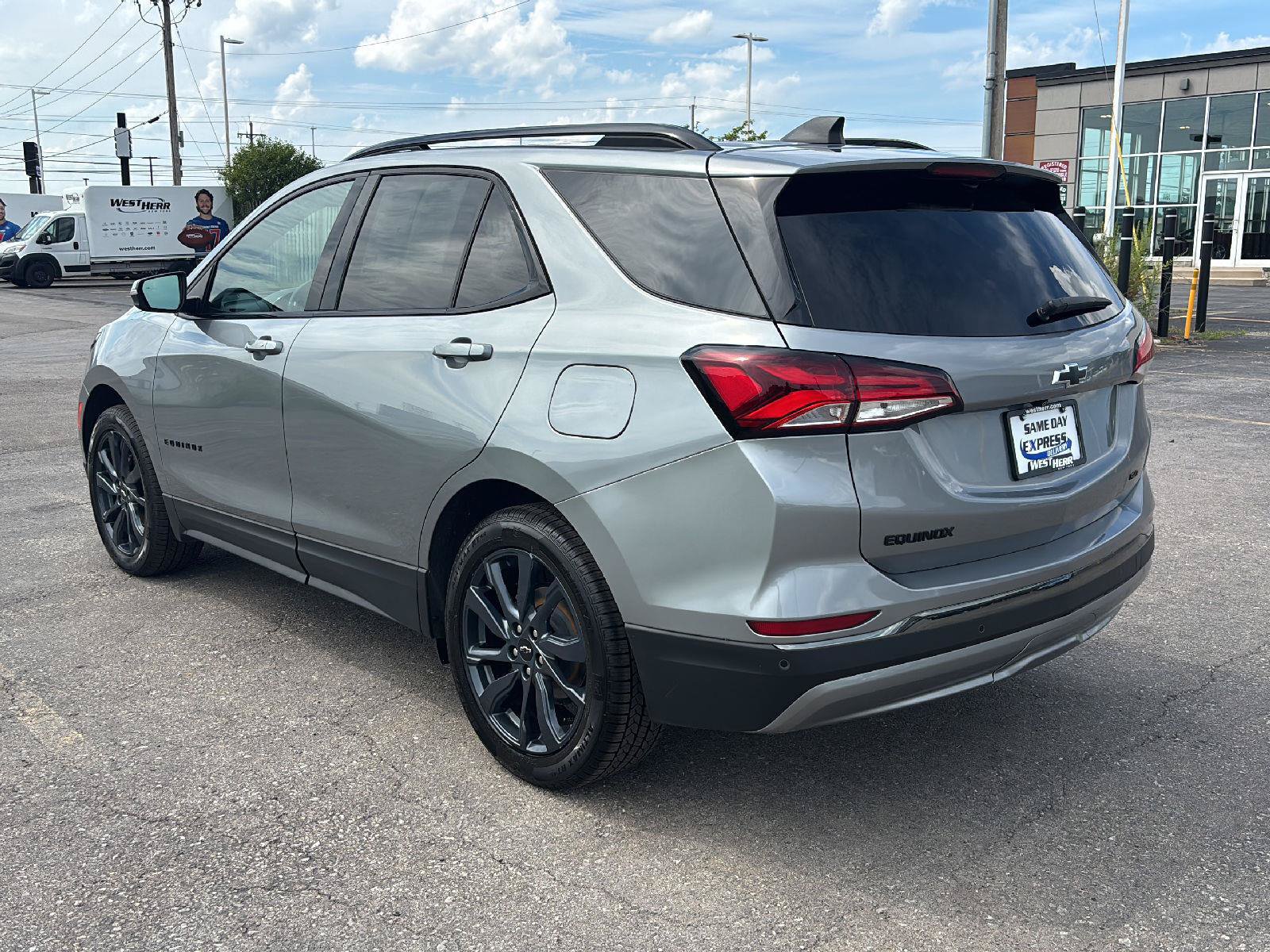 Used 2024 Chevrolet Equinox RS w/ RS Leather Package AWD/4WD image 5