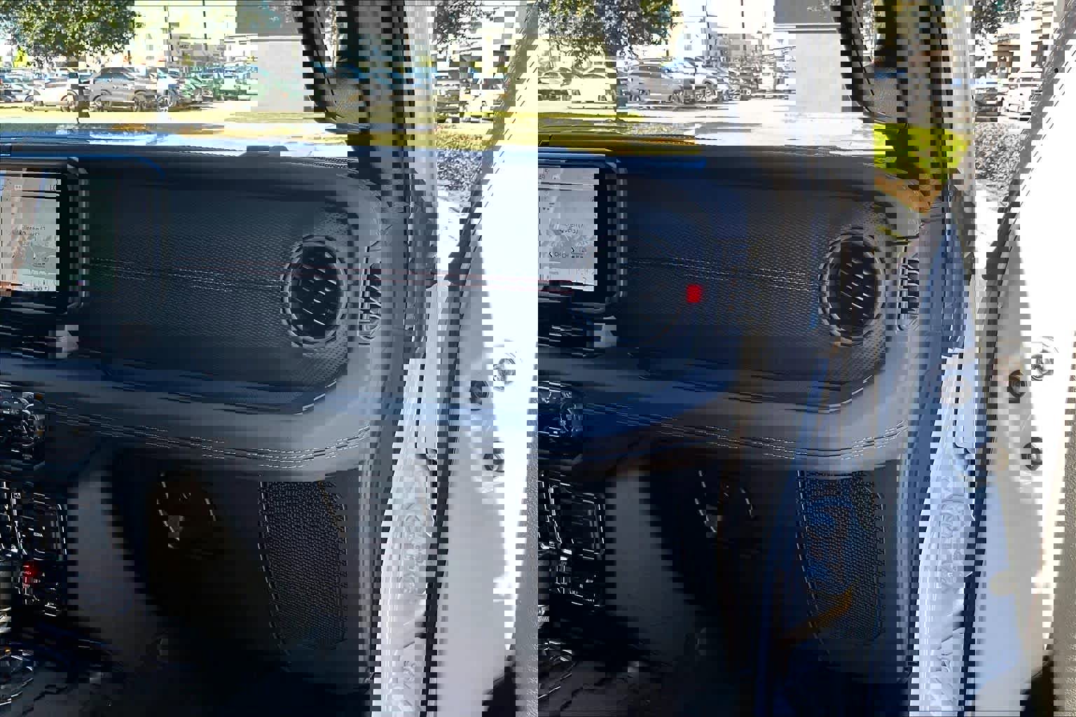 Used 2024 Jeep Wrangler Unlimited Rubicon image 16