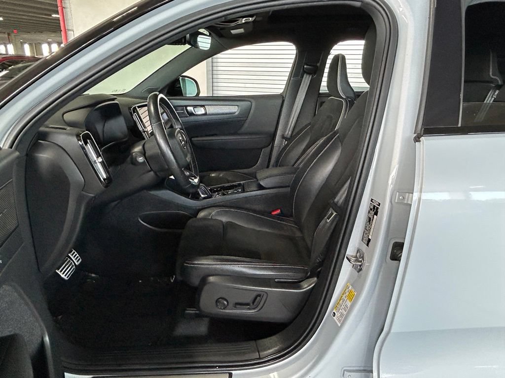 Used 2021 Volvo XC40 T5 R-Design w/ Advanced Package AWD/4WD image 16