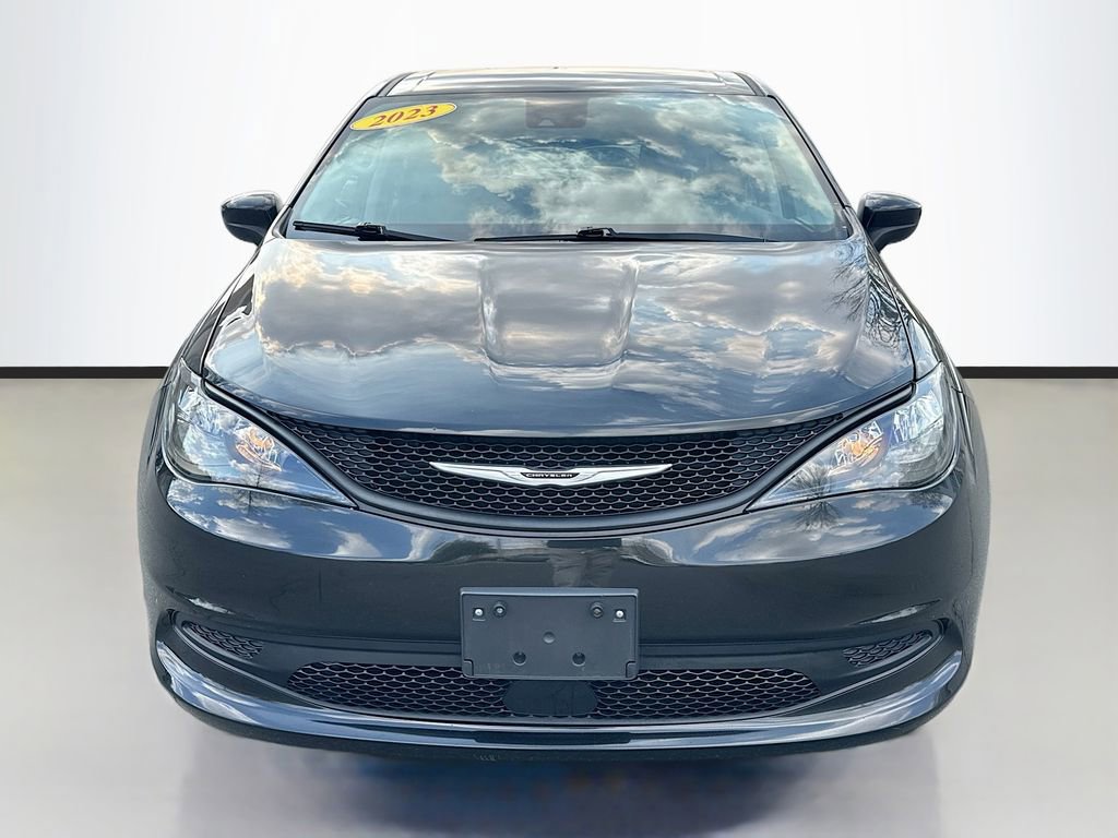 Used 2023 Chrysler Voyager LX video 2