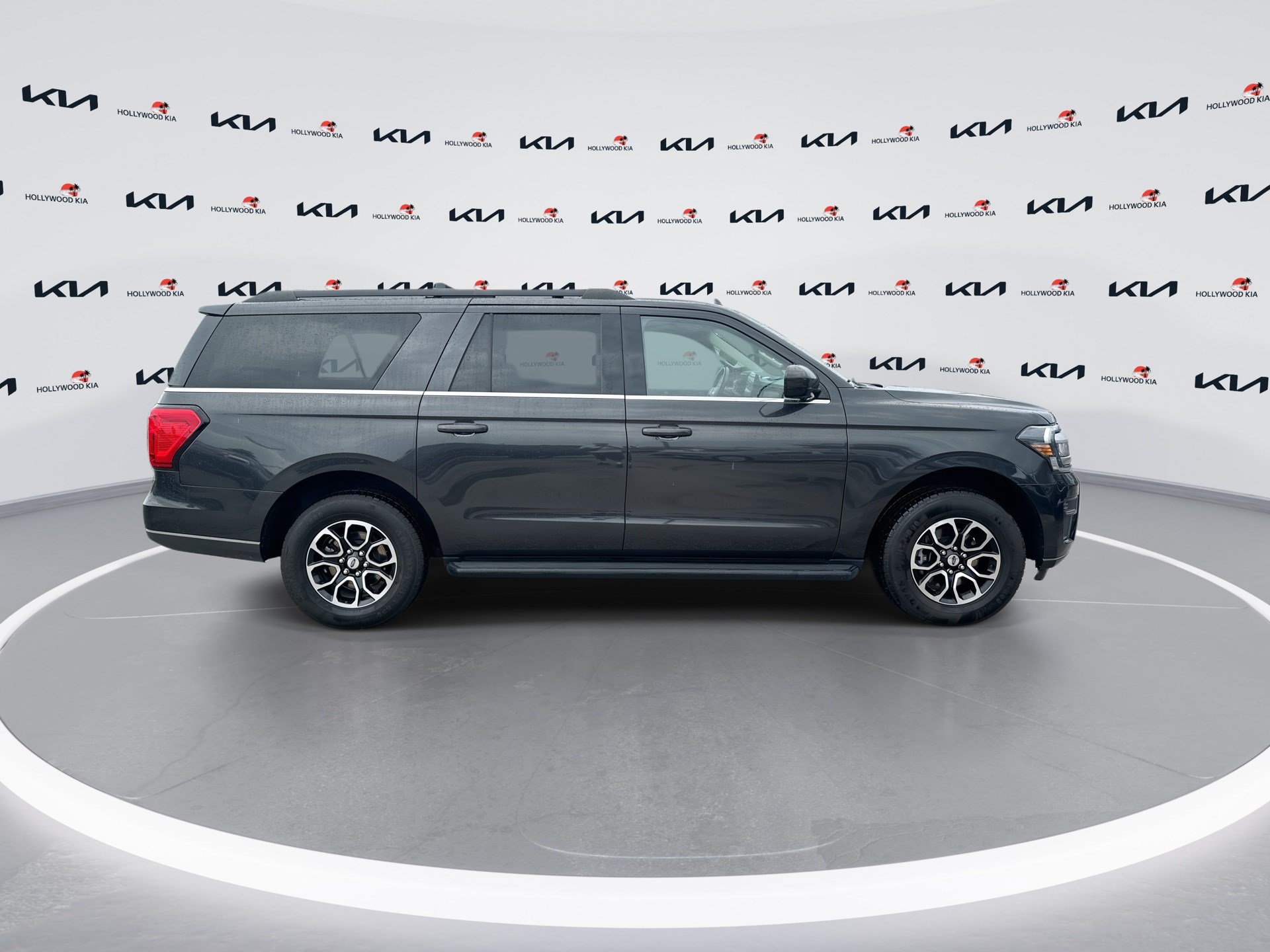 Used 2024 Ford Expedition Max XLT AWD/4WD image 9