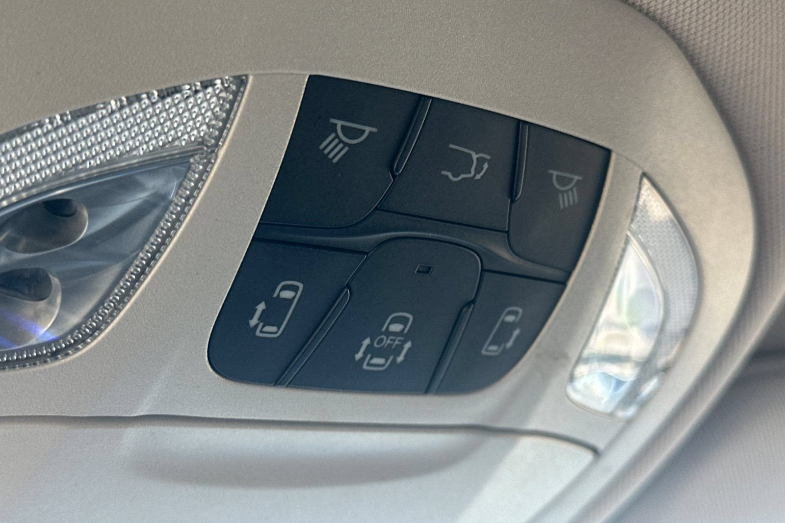 Used 2023 Chrysler Pacifica Touring-L FWD image 23