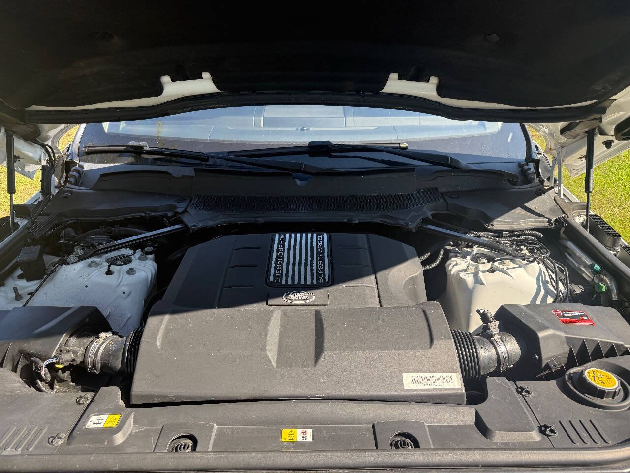 Used 2017 Land Rover Range Rover Sport SE image 12