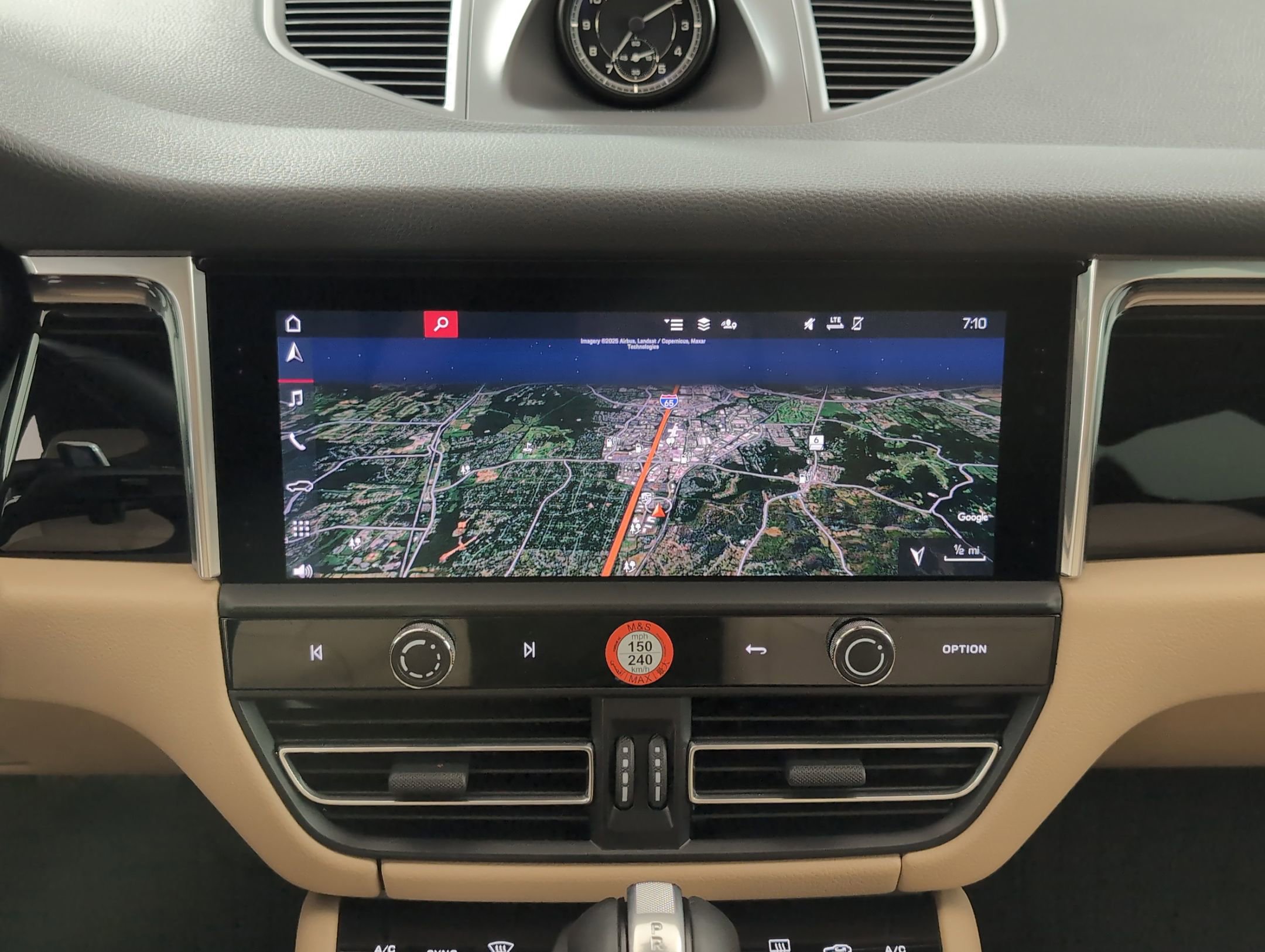 Used 2025 Porsche Macan image 28