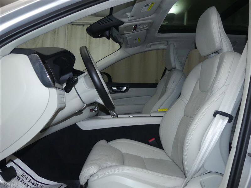 Used 2024 Volvo XC60 T8 Ultimate image 17