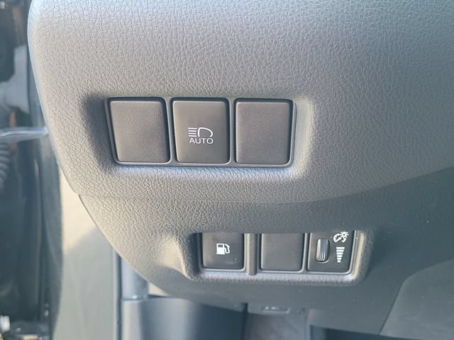 Used 2020 Toyota C-HR XLE FWD image 25