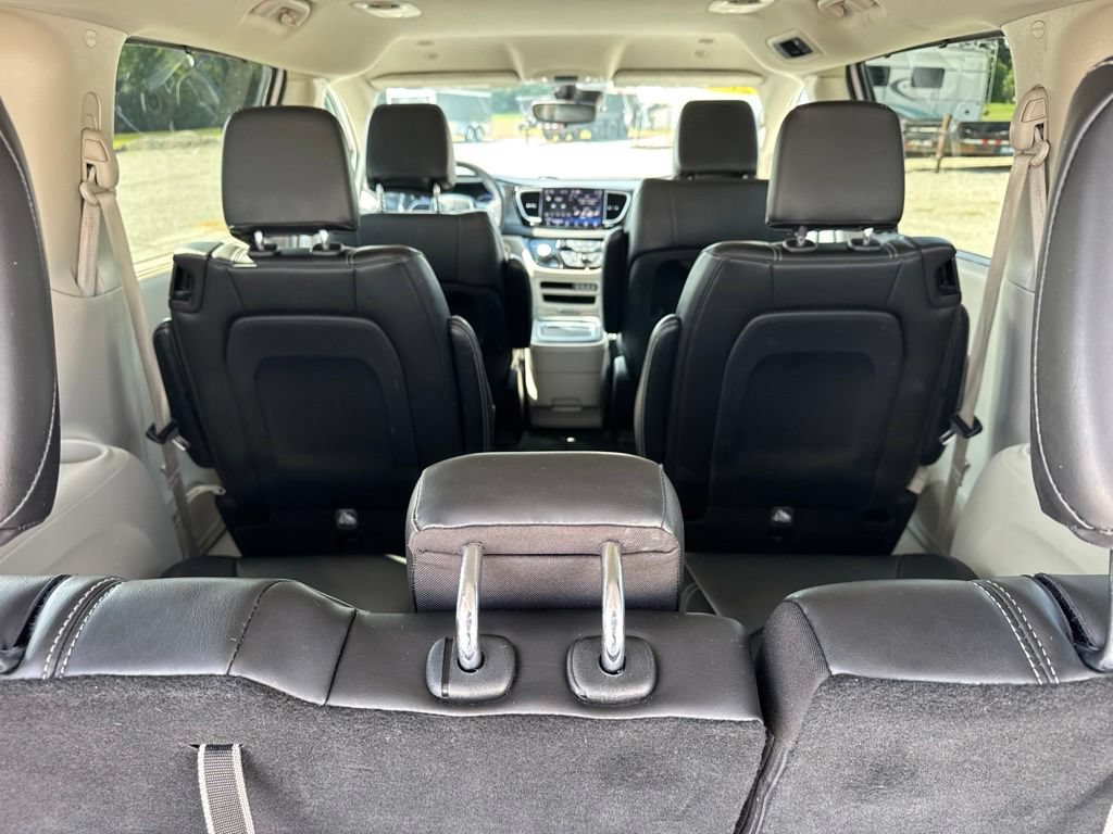Used 2024 Chrysler Pacifica Touring-L FWD image 15