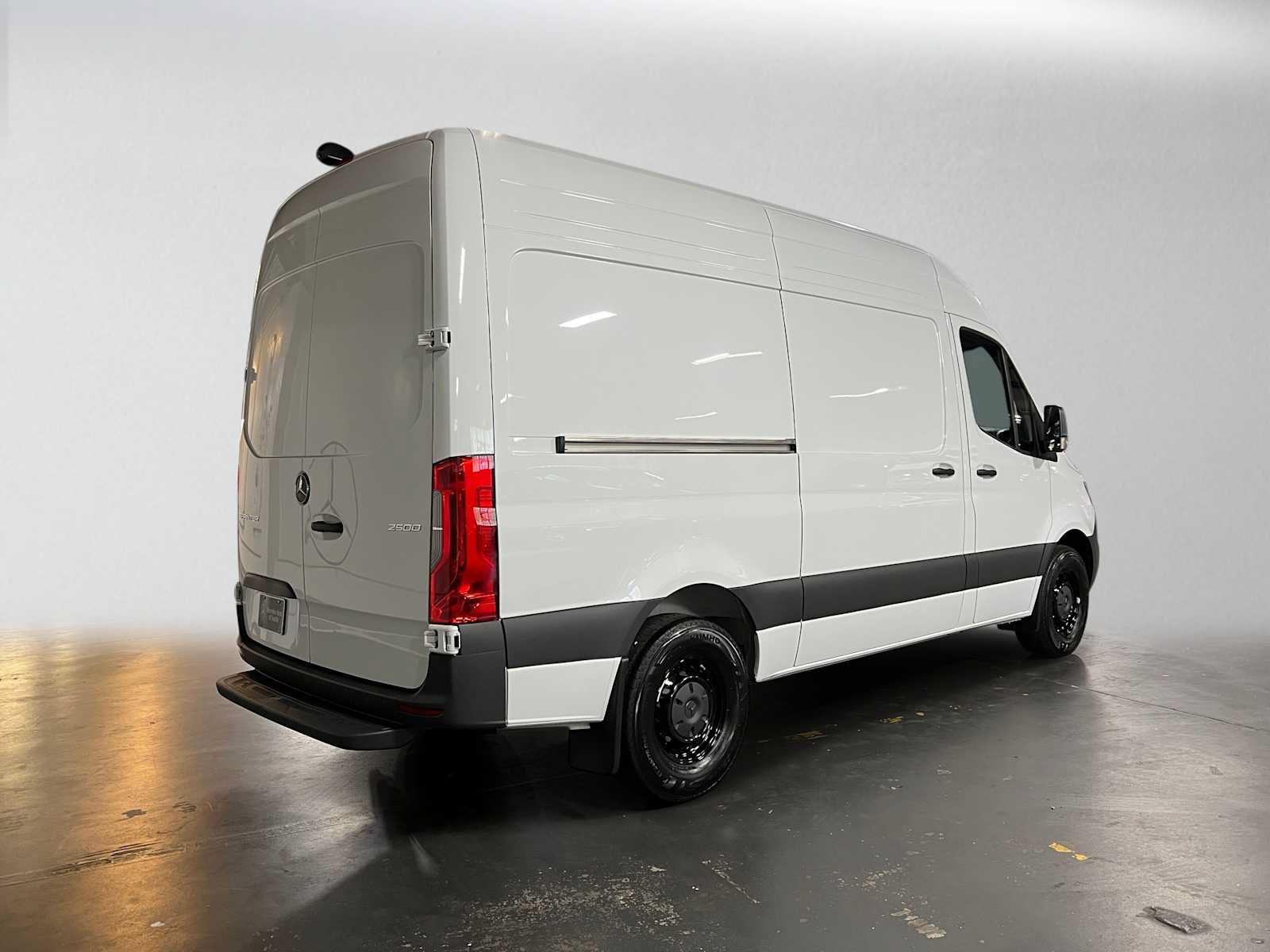 Used 2026 Mercedes-Benz Sprinter 2500 image 3