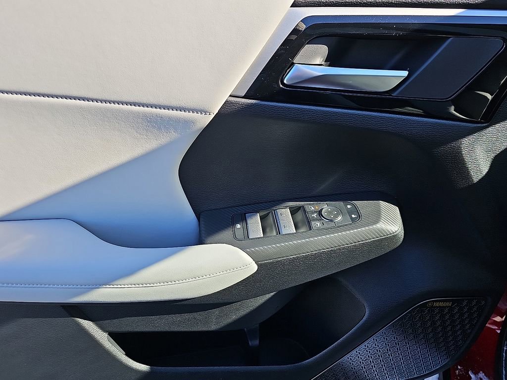 New 2026 Mitsubishi Outlander SE image 8