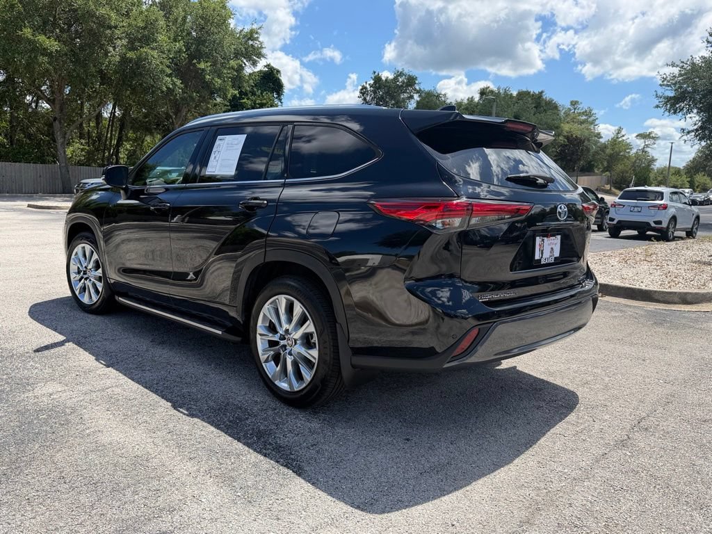 Used 2022 Toyota Highlander Limited FWD image 6