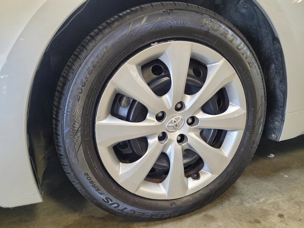 Used 2025 Toyota Corolla LE FWD image 31