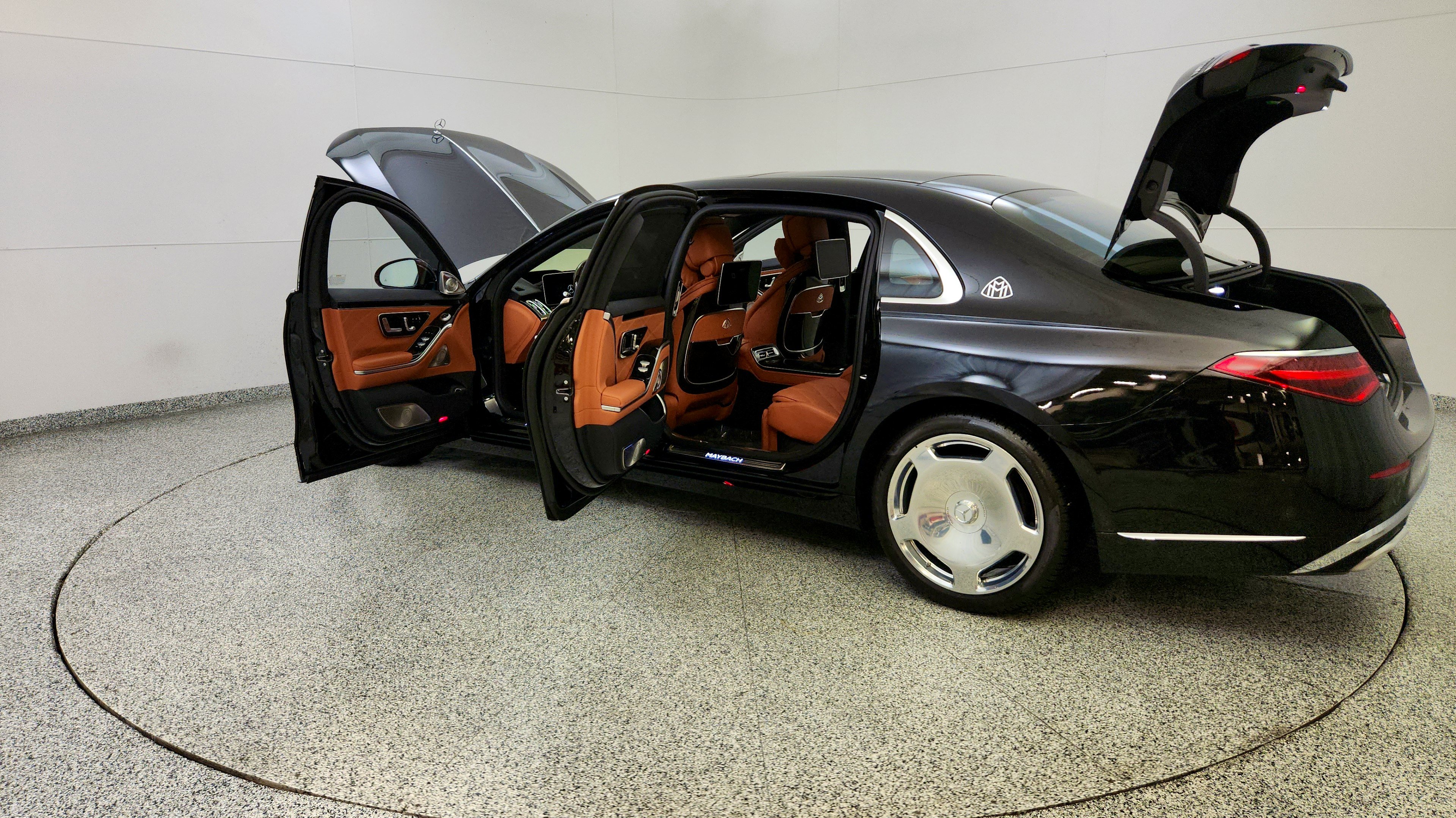Used 2023 Mercedes-Benz Maybach S 680 4MATIC w/ Manufaktur Leather Package image 11
