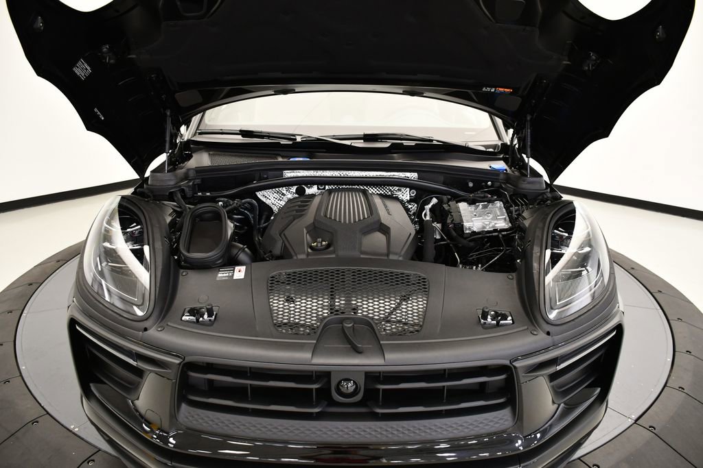 Certified 2025 Porsche Macan image 13