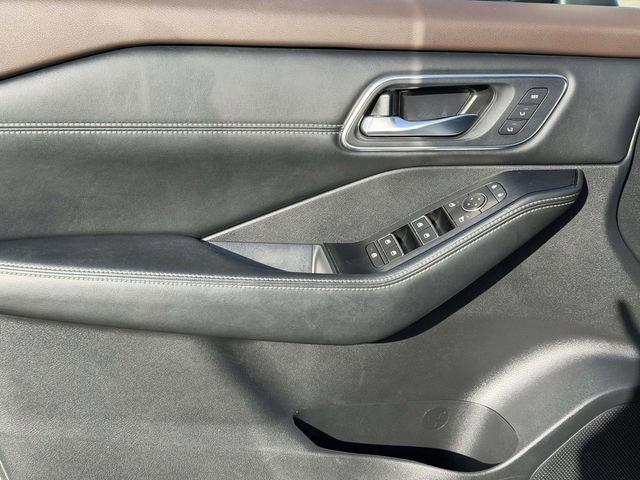 Used 2023 Nissan Rogue Platinum w/ Platinum Premium Package image 13