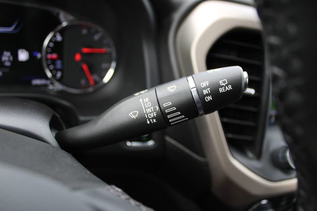 Used 2023 GMC Acadia Denali w/ Denali Technology Package image 14