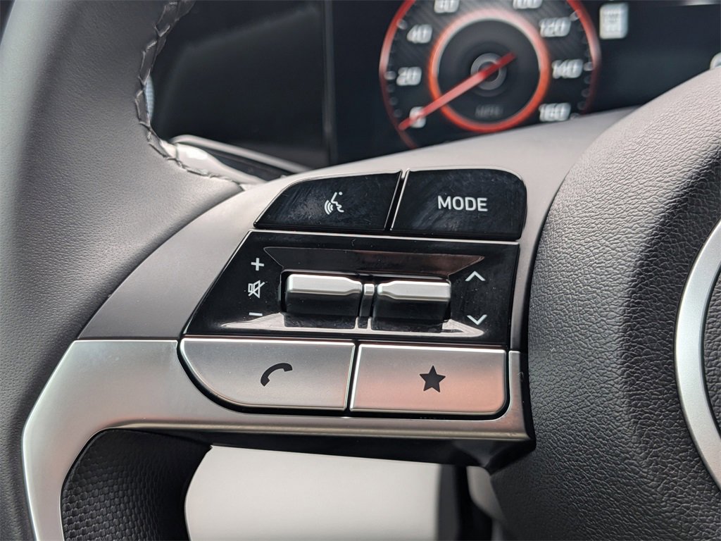 Certified 2025 Hyundai Elantra Limited image 25