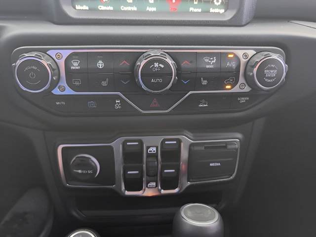 Used 2023 Jeep Wrangler Unlimited Sahara w/ Cold Weather Group AWD/4WD image 22
