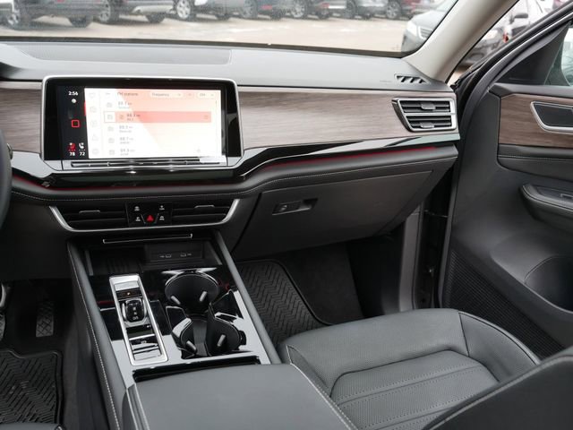 Certified 2025 Volkswagen Atlas SEL image 24