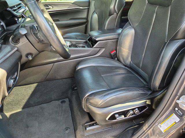 Certified 2022 Jeep Grand Cherokee Overland w/ Luxury Tech Group IV AWD/4WD image 17